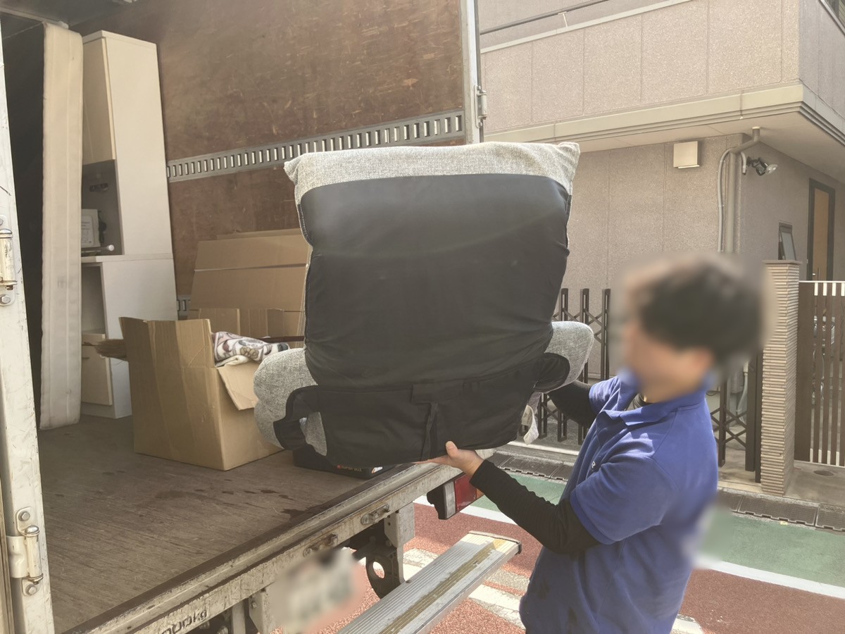 「1Kのマンションのお部屋に残された家具を片付けました」作業事例写真
